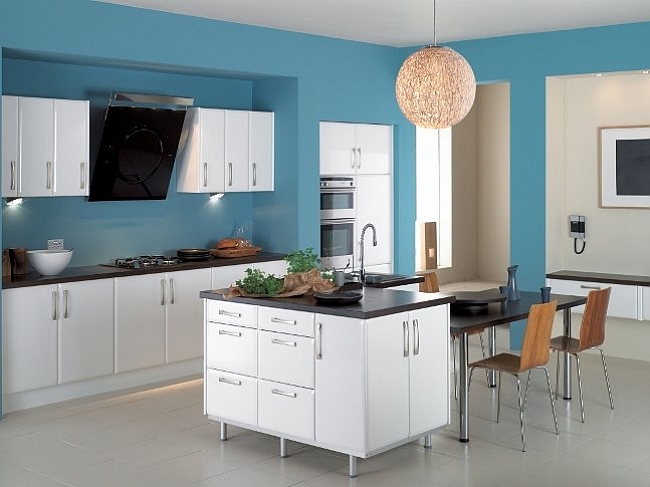 Mavi mutfak dekorasyonuna güzel bir örnek