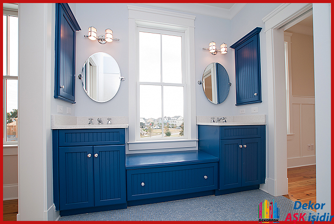 Mavi Renkli Özel Tasarım Banyo Dolapları