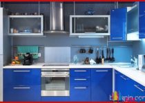 Yine koyu mavi mutfak dekorasyon örneği