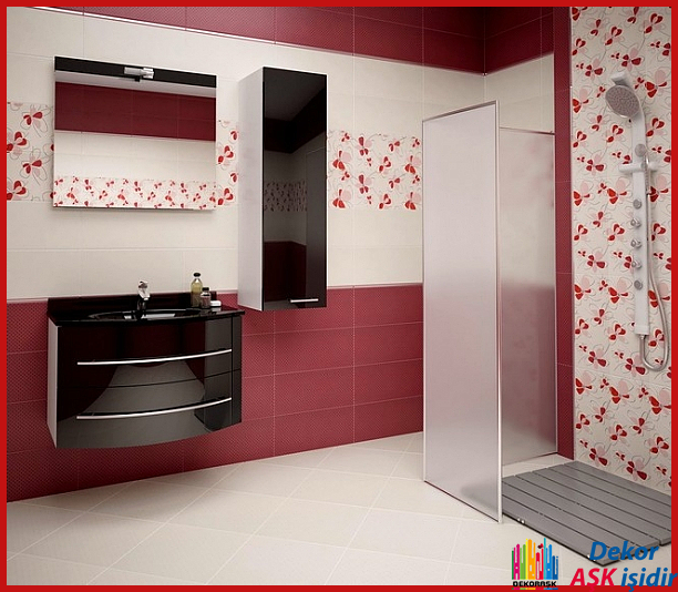 banyo dekorasyonu yer ve duvar karolarında kırmızı fayans örnekleri